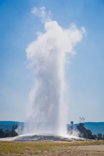 Old faithful geyser erupting at yellowstone national park