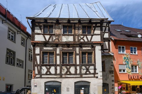 Half-timbered house from 1409 being renovated
