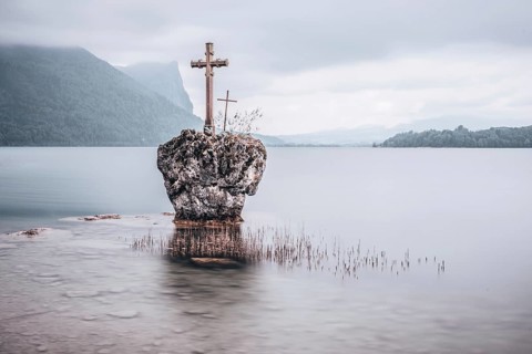 Cross stone