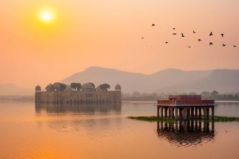 Tranquil morning at famous indian tourist landmark Jal Mahal