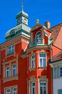 Red classicist facade with oriel