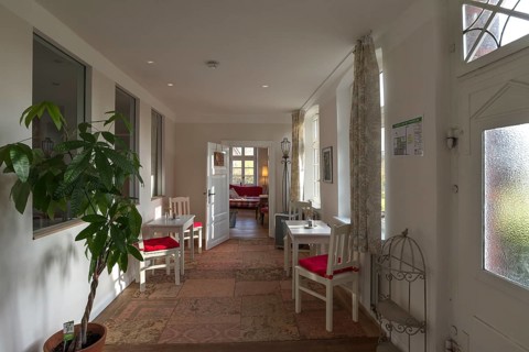 Cafe in private atmosphere furnished in an old farmhouse