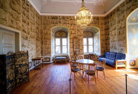 Ladies' Salon