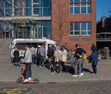 Mobile ice cream vendor in Hamburg's Hafencity