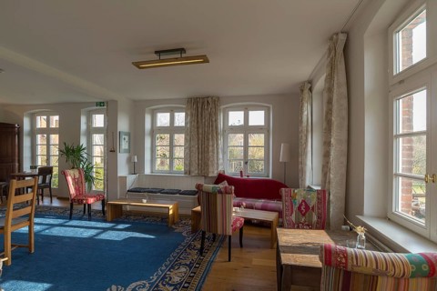 Cafe in private atmosphere furnished in an old farmhouse
