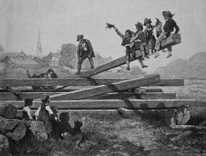 Kinder spielen auf Holzbalken Wippe
