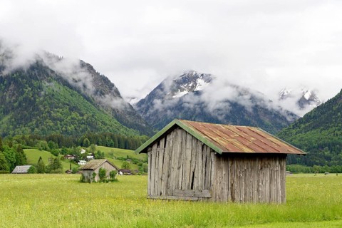 View from the Loretto meadows to cloud-covered mountains