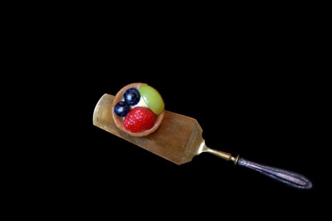 Fruchttoertchen auf Kuchenheber