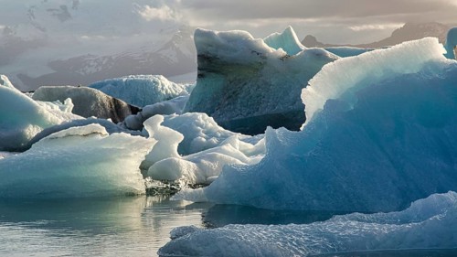 Icebergs in the bay of Yoekulsarlon