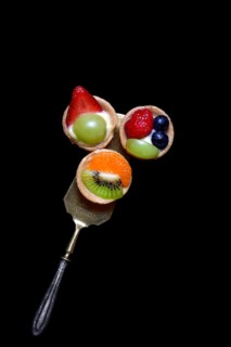 Fruchttoertchen auf Kuchenheber