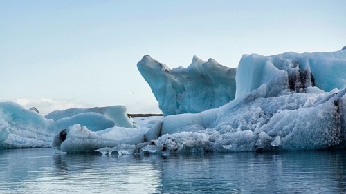 Icebergs in the bay of Yoekulsarlon