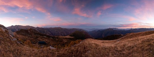 Panoramablick ueber das Vall di Salei mit dem Laghett di Salei
