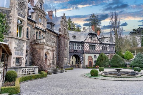 Rauischholzhausen Castle with fountain