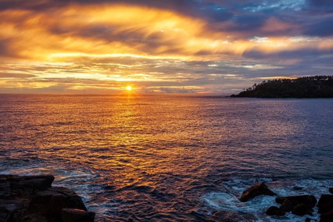 Ocean sunset with dramatic sky. Mirissa