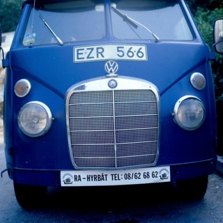 VW Bus mit Mercedes Benz Grill
