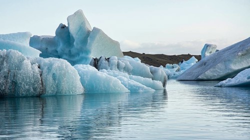 Icebergs in the bay of Yoekulsarlon
