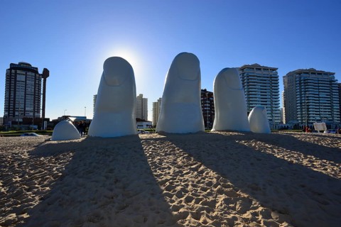 Sculpture La Mano