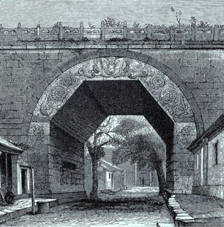 Bogengang der chinesischen Mauer am Nankanpass