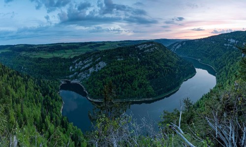 Shortly in front of sunrise over Lac de Moron on the Doubs