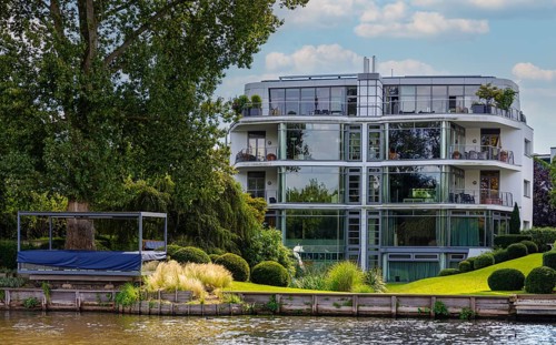 Luxury villas on the Aussenalster