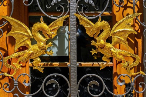 Two golden dragons at the entrance gate