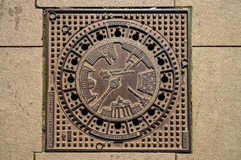 Manhole cover Berliner Wasserbetriebe