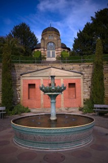 Brunnen und Pavillon Belvedere im maurischen Stil