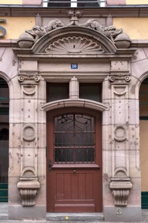 Historisches Eingangsportal des 19. jhd