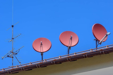 Antenna and antenna dishes