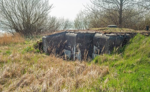 Concrete bunker in a more than 500 km long defensive line with 1063 concrete bunkers along the Scanian coast built during WW2 in 1939-1940. Now sealed. Hoerte