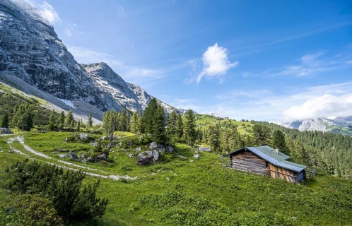 Small wooden hut in Reintal