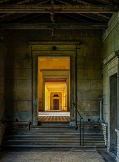 Passage to the inner courtyard at the Friedenskirche