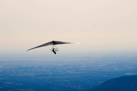 Hang glider with take-off from Monte Valinis