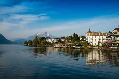 Hotels and houses on the lake