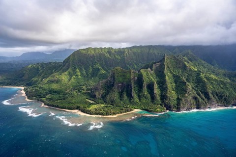 Luftaufnahme der Na Pali Coast und des Haena State Park