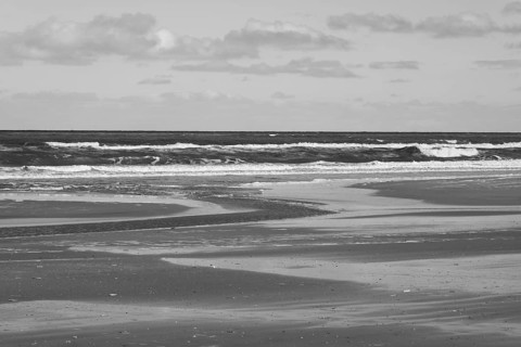 Wellen und Priele an der Nordseekueste