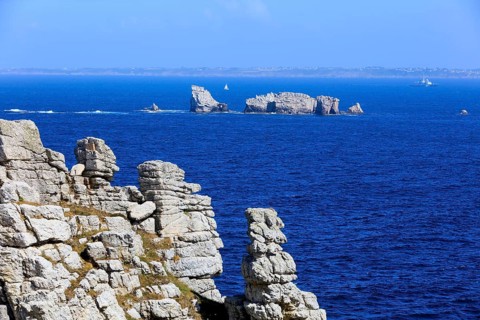 View from the Monument Aux Bretons at Pointe de Pen Hir to the rocks Rocher du Lion