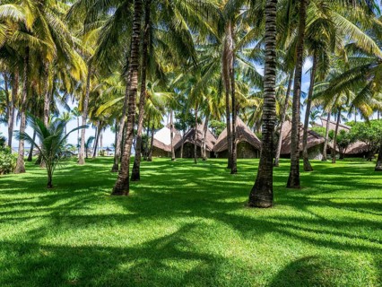 Luxushotel La Pirogue Resort & Spa mit tropische Hotelanlage