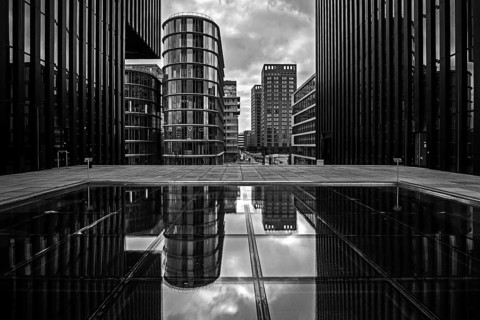 Hotel Hyatt Regency Duesseldorf and office building at the Hafenspitze in the Media Harbour