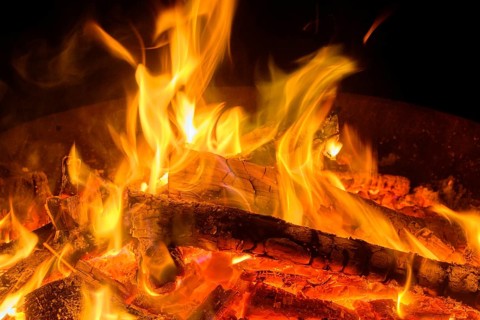 Holzfeuer