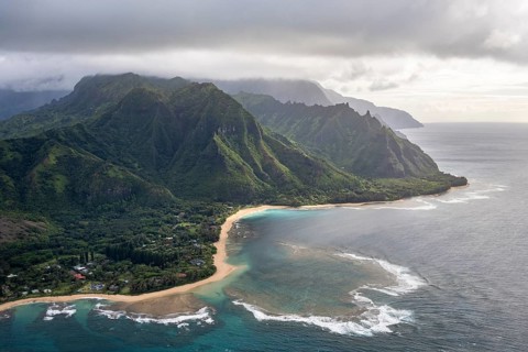 Luftaufnahme der Na Pali Coast und des Haena State Park