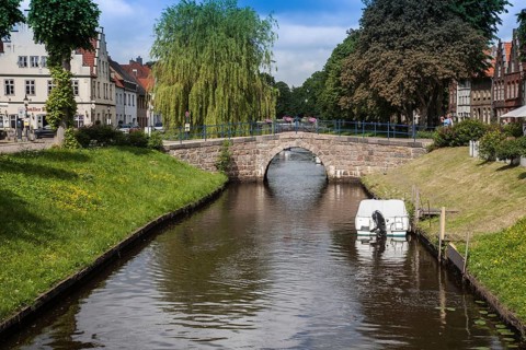 Bridge over the central canal Mittelburggraben