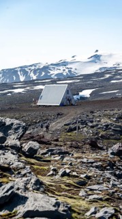 Hikers at Baldvinsskali mountain hut