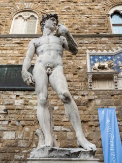 Marmorstatue David von Michelangelo vor Palazzo Vecchio