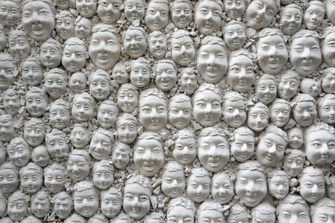Plaster heads and faces