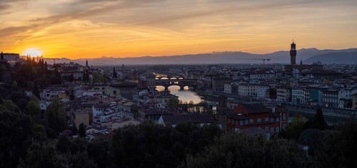 Sunset view of Florence from Piazzale Michelangelo