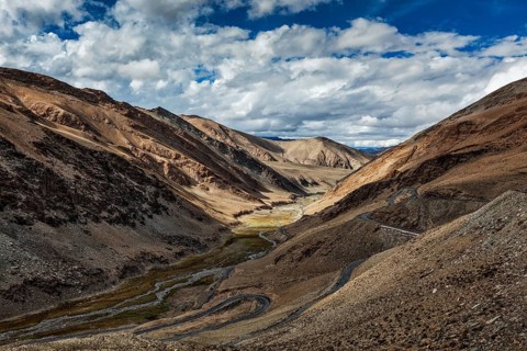 Himalayan landscape near Tanglang-La pass in Himalayas along Manale-Leh road