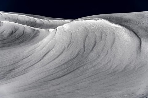 Schneeflaeche mit Strukturen