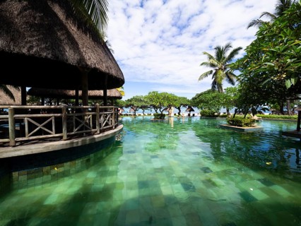 Luxushotel La Pirogue Resort & Spa mit tropische Hotelanlage