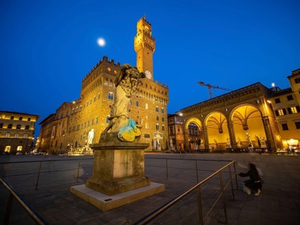 Vollmond ueber Palazzo Vecchio